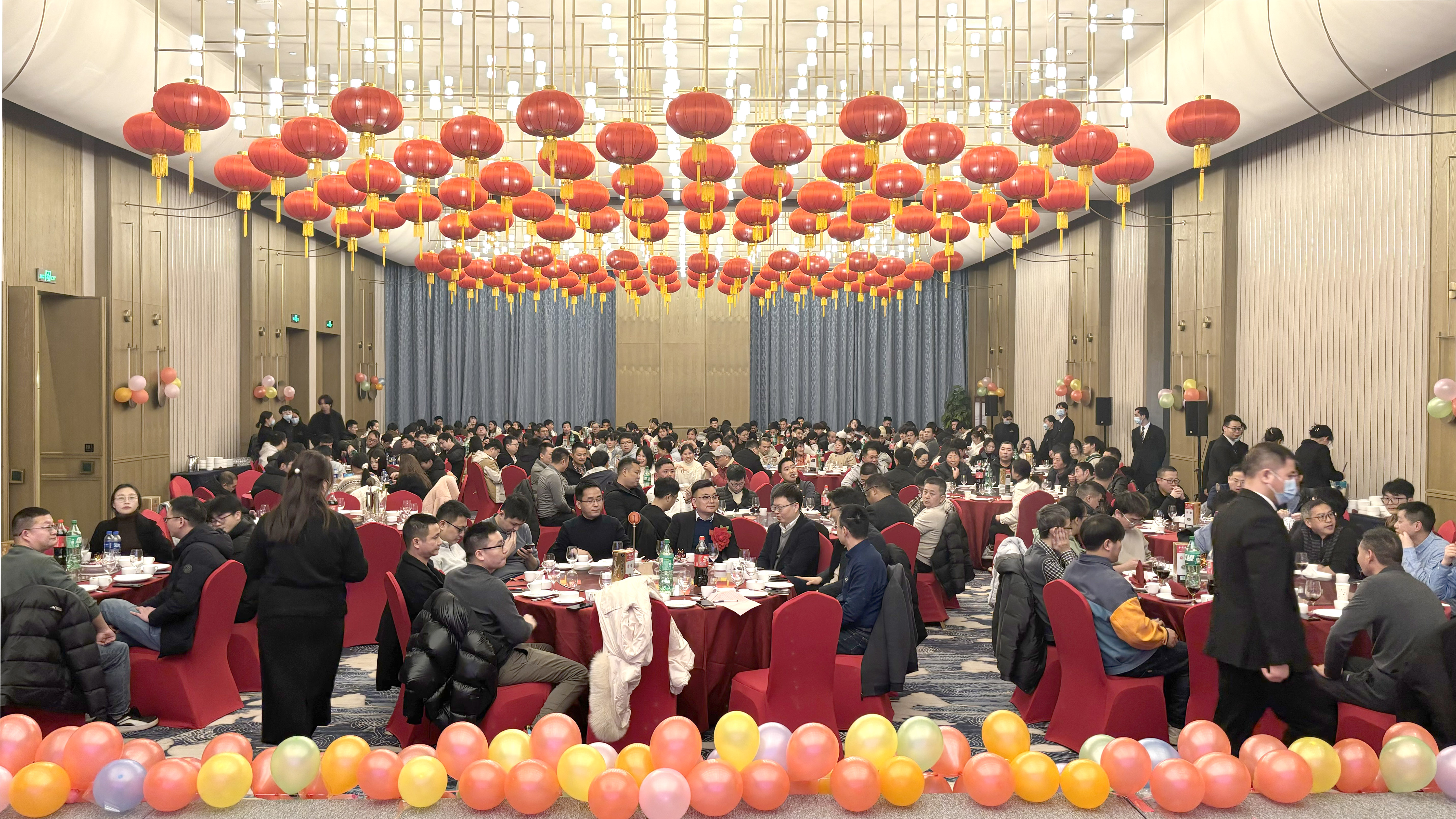 乘风破浪创佳绩 继往开来铸辉煌  雷火竞技微2023年度表彰大会暨2024年迎春晚会胜利召开